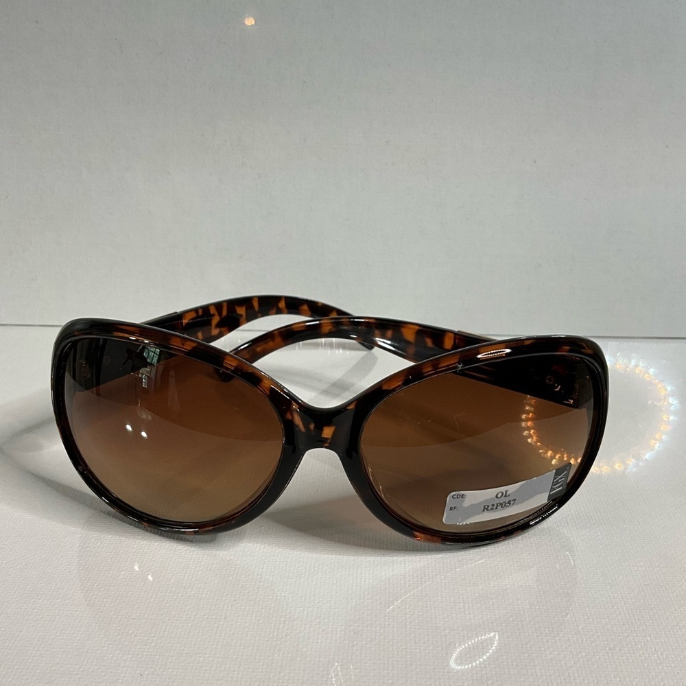 Elegant Tortoise Shell Sunglasses